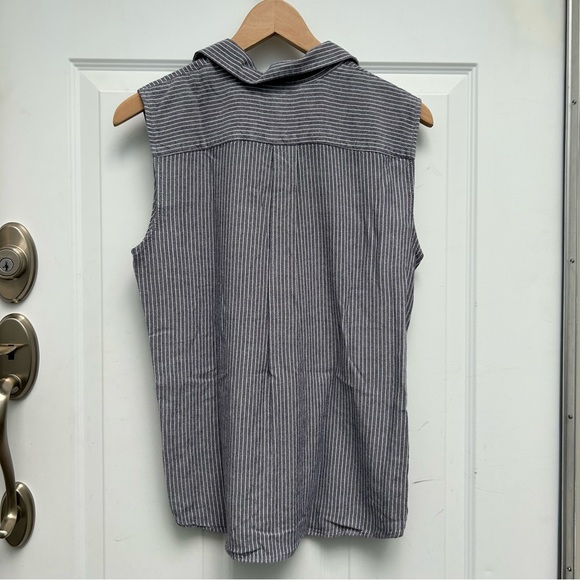 Banana Republic sleeveless button down shirt - Picture 3 of 6